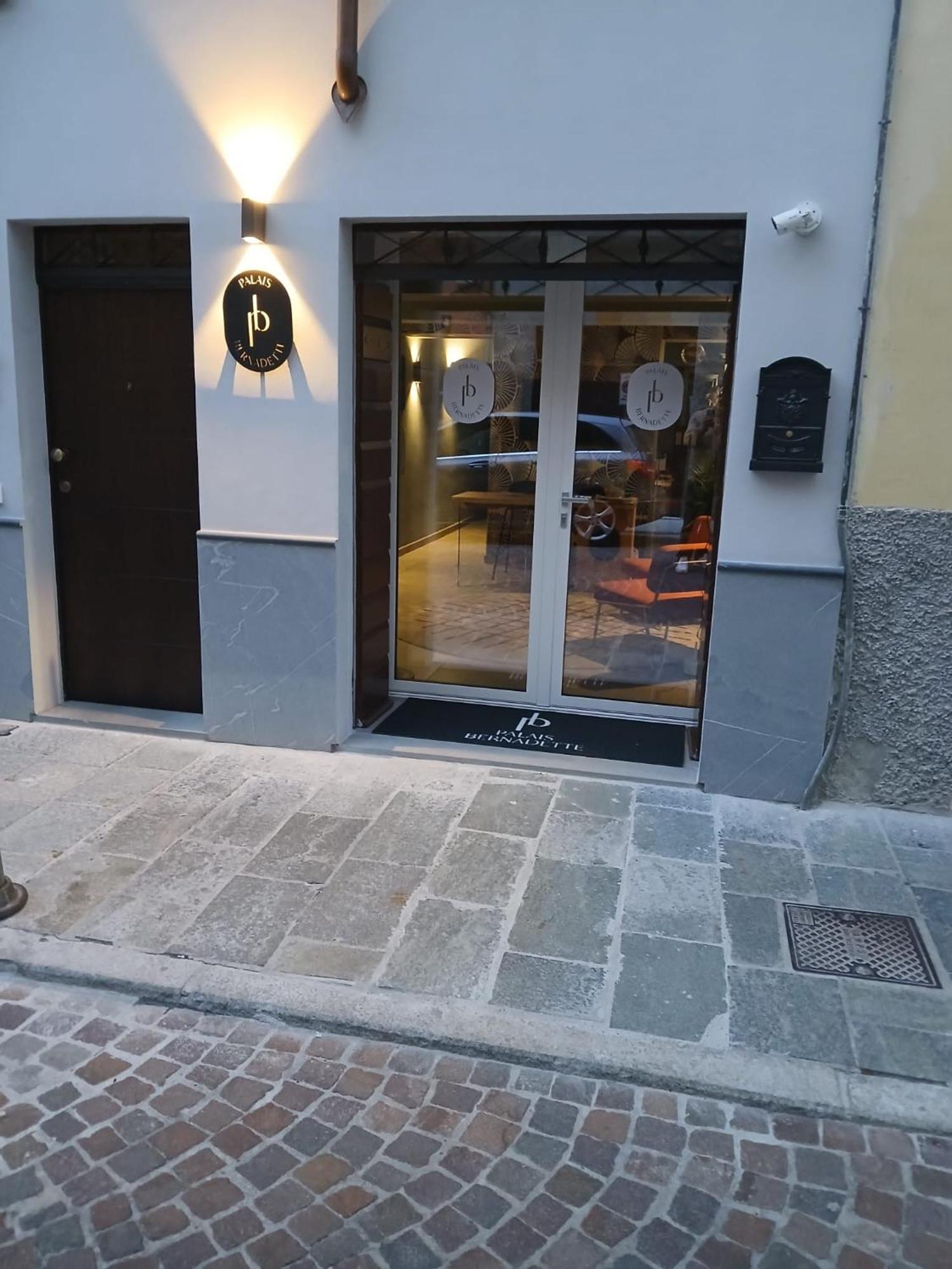 Palais Bernadette Aparthotel Parma Exteriör bild