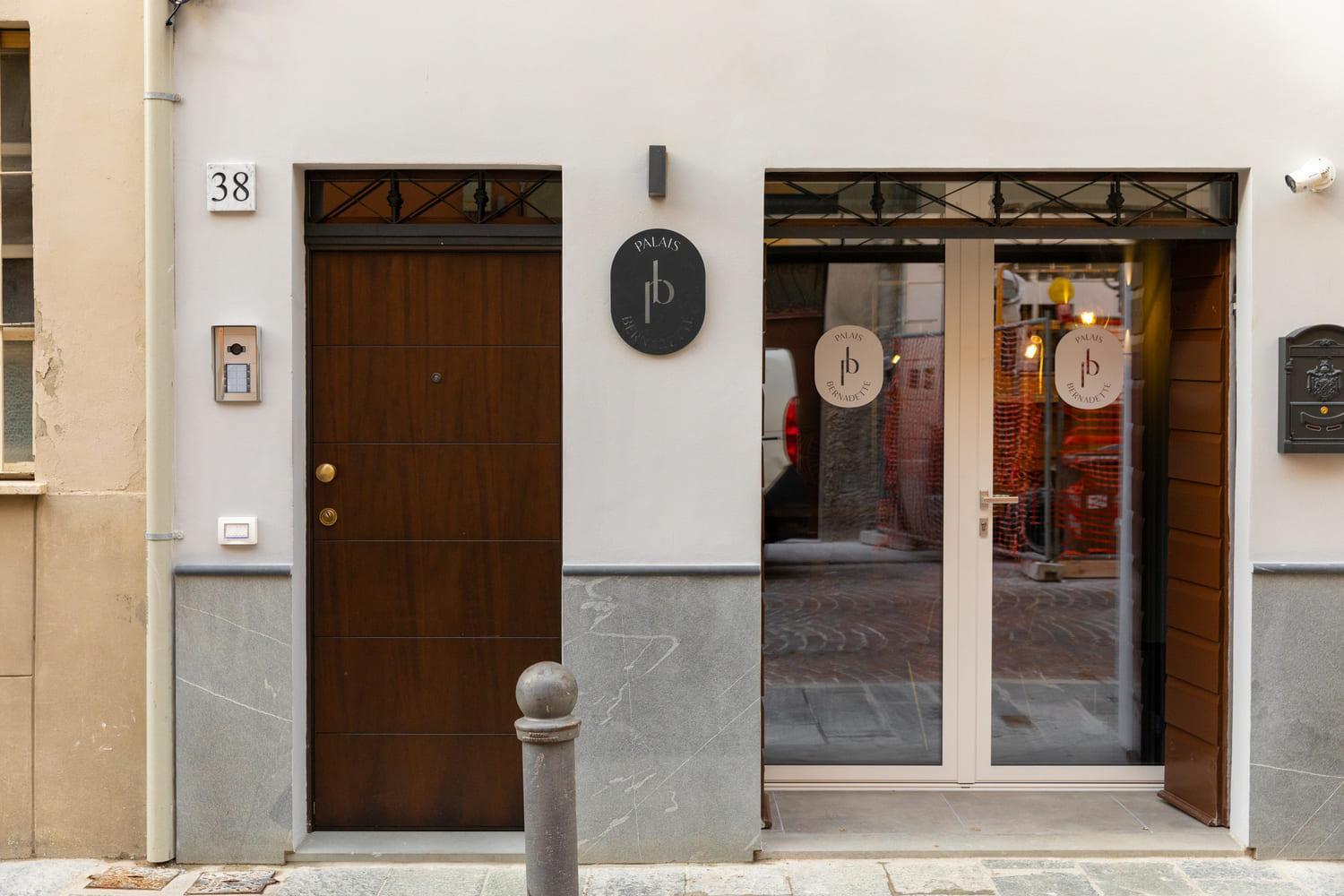 Palais Bernadette Aparthotel Parma Exteriör bild